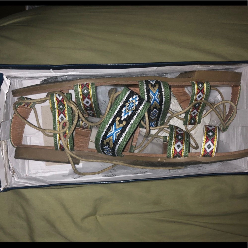 Green Aztec pattern gladiator sandals! - Picture 5 of 7
